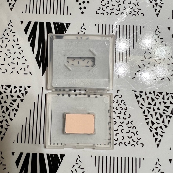 Mary Kay Biscotti Chromafusion Eye Shadow - Picture 2 of 2